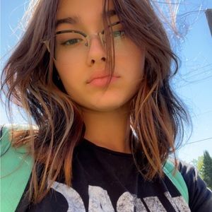 Meet your Posher, Merah